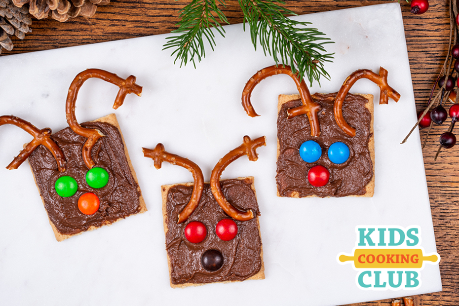 Rudolph bites made from graham crackers, nutella, candies for the eyes and pretzels for the antlers